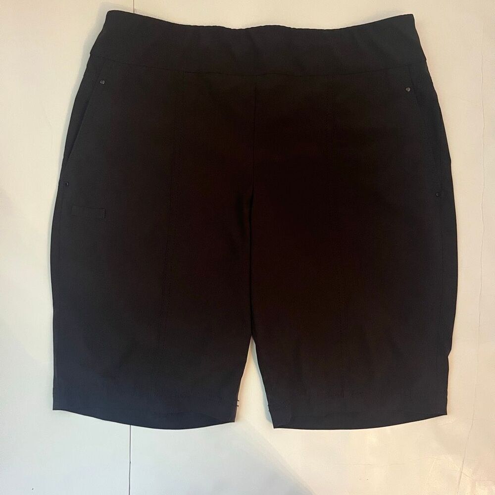 Zenergy by Chico's Women's Kyle Pull On Bermuda Golf Shorts Black Size 1 Medium